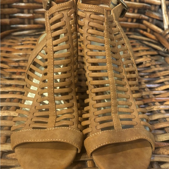 G by Guess Gladiator Sandals
Tan Woven Sandals with Block Heel
Size 7.5 - Picture 3 of 8